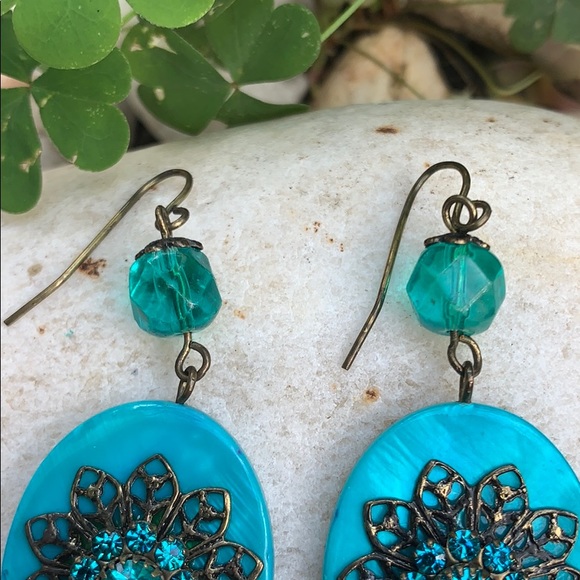 Modern Costume Dangle Earrings 👠 - Picture 4 of 16